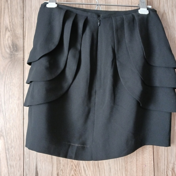 BCBGeneration Black Tulip Layer Tiered Flutter Detailed Skirt Size 4 - Picture 2 of 7